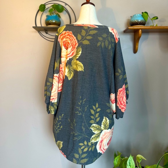 LuLaRoe Rose Oversized Floral Shirt Comfy - Picture 2 of 7